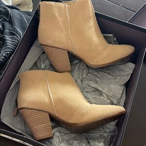 Enzo Angiolini Tan Ankle Booties